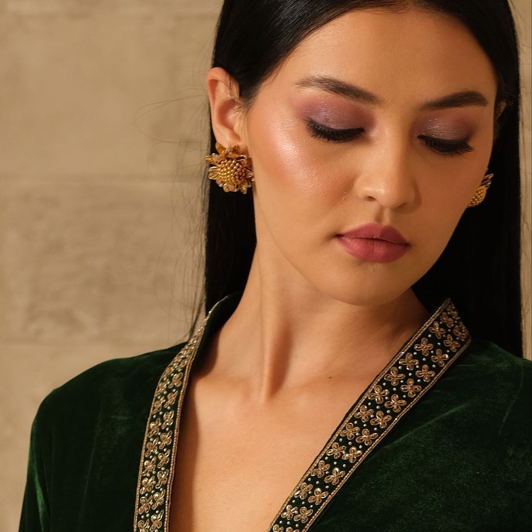 chamanti studs - Ridhi Asrani
