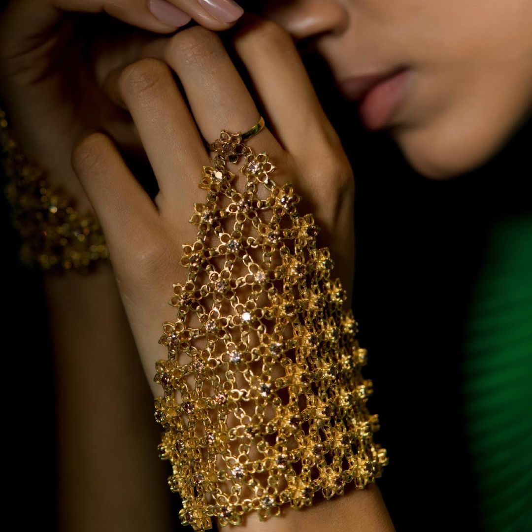 Mallika Handglove freeshipping - Ridhi Asrani