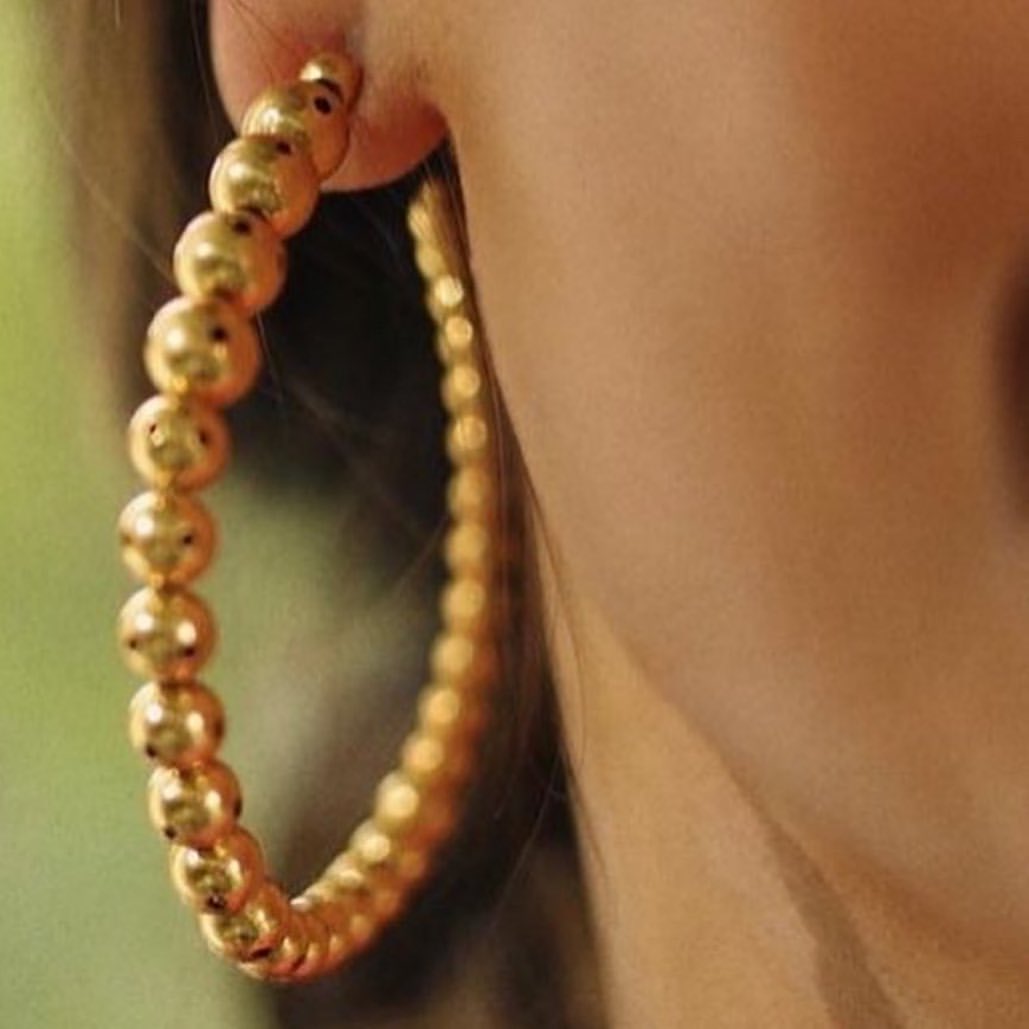 jaapa hoops in gold - Ridhi Asrani
